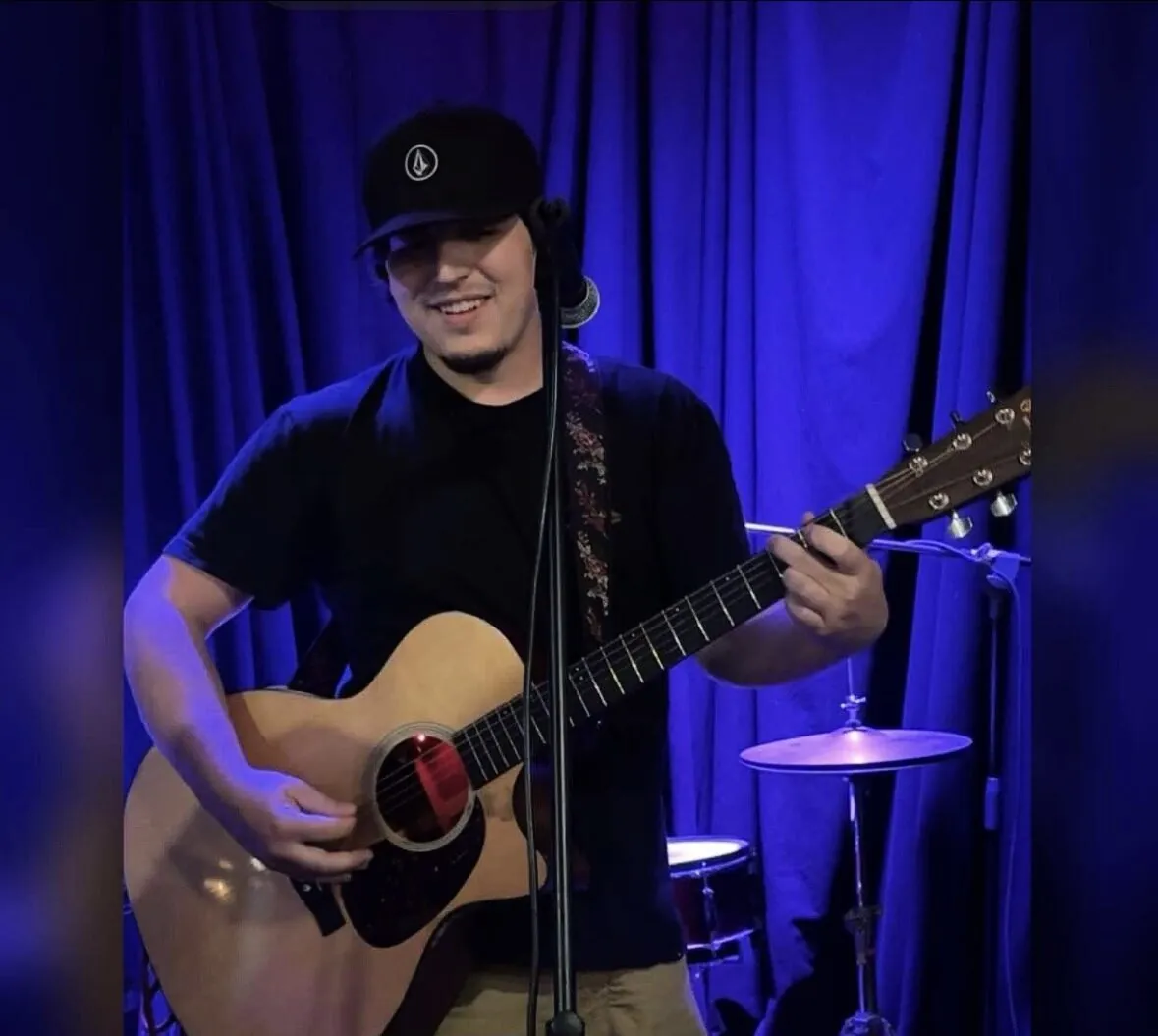 Taylor Smith performing acoustic guitar, guitar instructor at Mojo's Music Academy in Longmont, CO